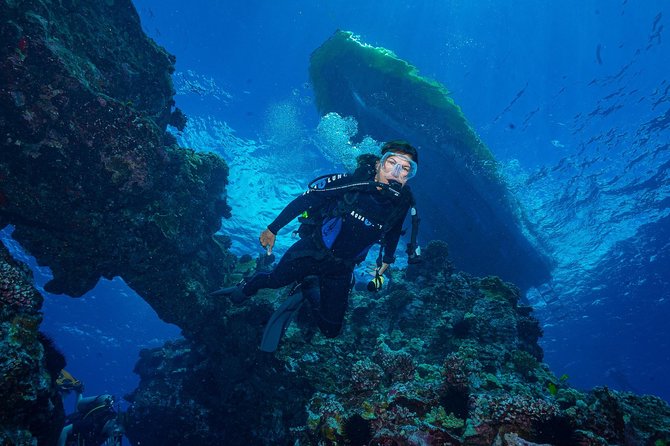 2 Tank Lanai Cathedral Scuba Dive (Boat) for Certified Divers - Dive Location: Lanai Cathedral