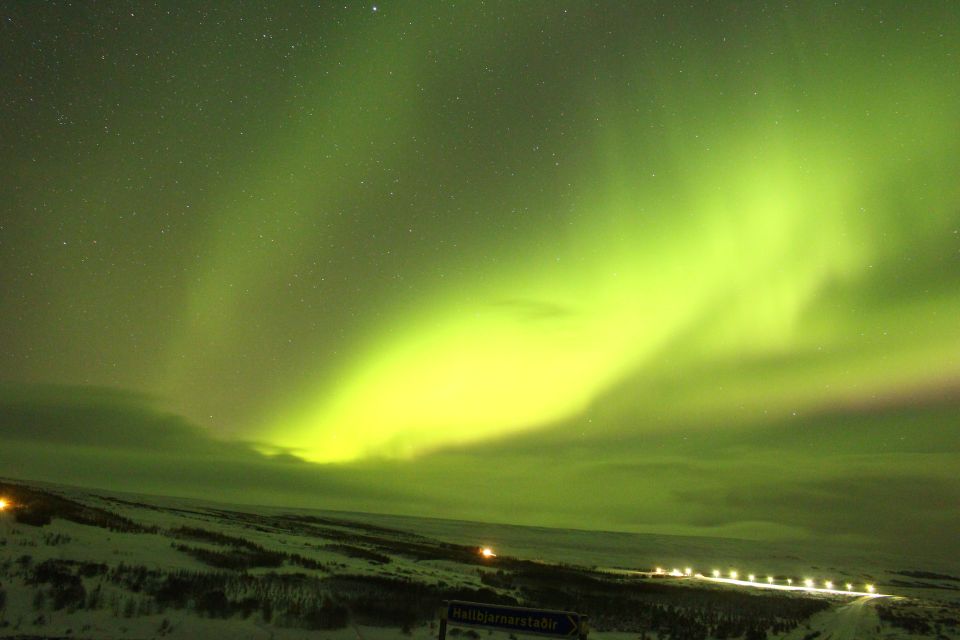 Akureyri: Private Northern Lights Tour With Transfer & Snack - Important Tips