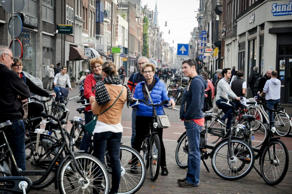 Amsterdam: Guided City Bike Tour in French - Tour Duration