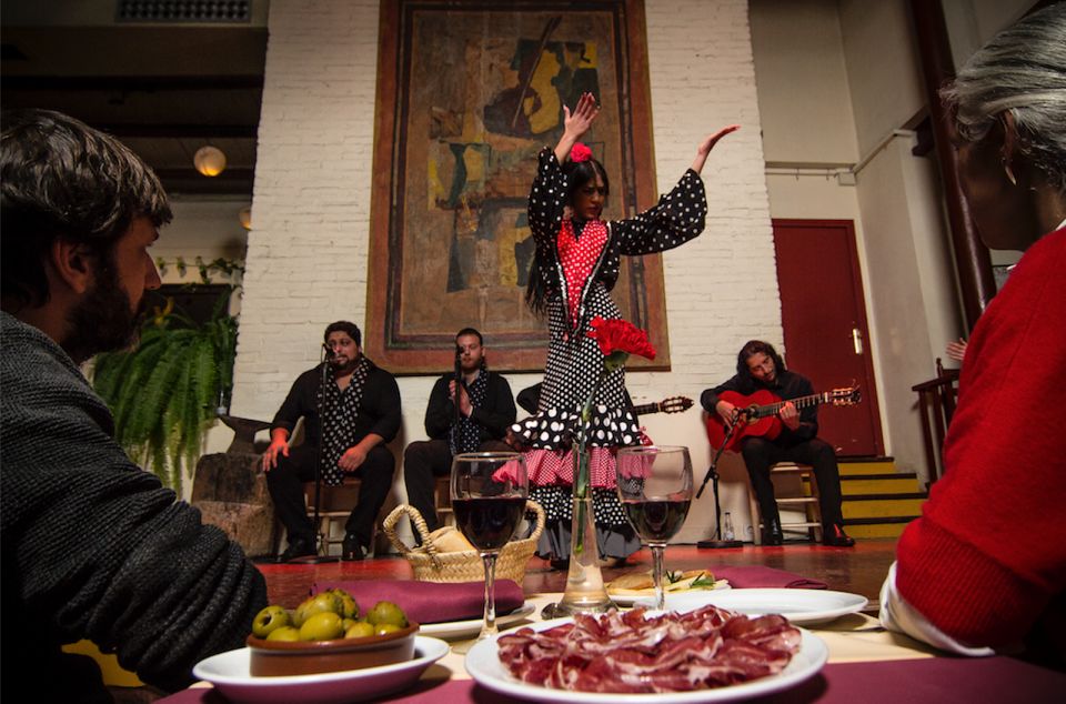 Barcelona: Flamenco Show With Dinner at Tablao De Carmen - Dining Experience