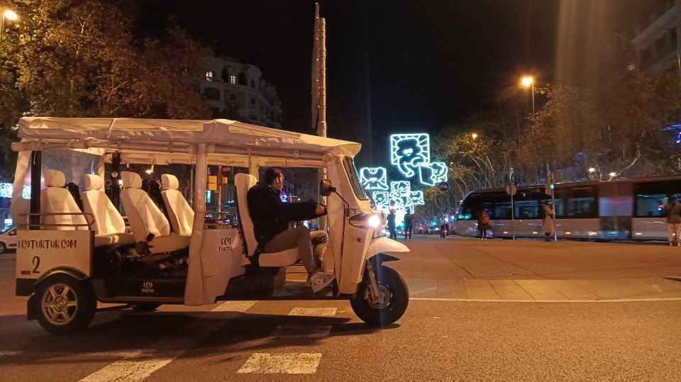 Barcelona: Private Christmas Lights Tour by Eco Tuk Tuk - Inclusions and Exclusions