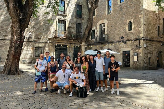 Barcelona: Sagrada Familia, Modernism & Gothic Quarter - Meeting and Pickup