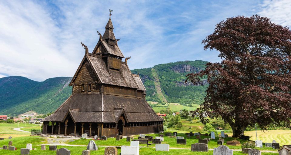 Bergen: Guided Fjord & Cidery Tour to Balestrand - Storesvingen Viewpoint