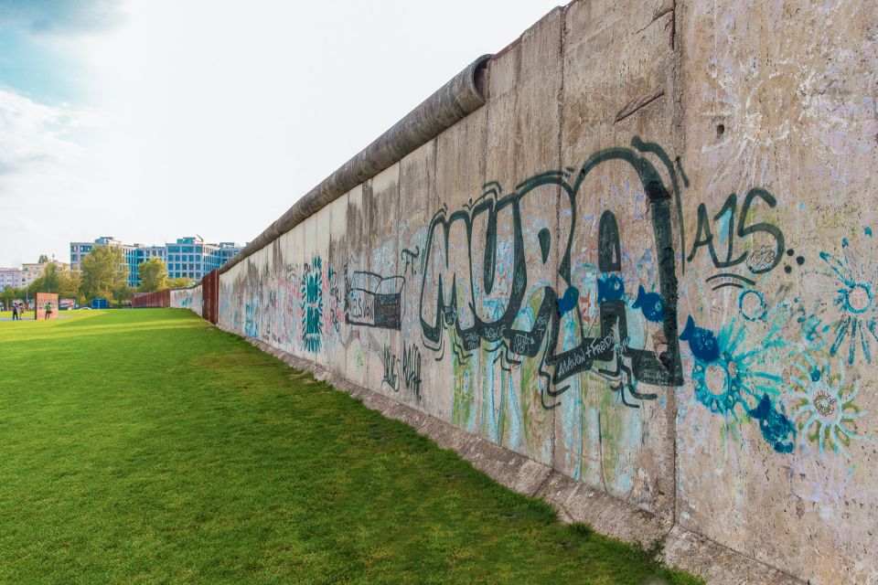 Berlin: Graffiti Workshop at the Berlin Wall - Instructor and Languages