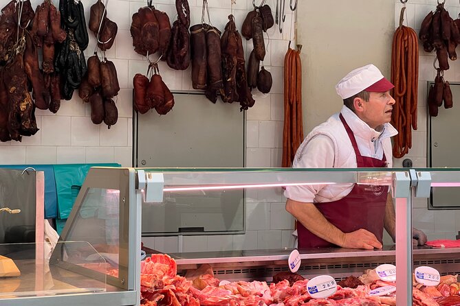 Bolhão Market & Codfish Tasting Food Tour - Exploring Bolhão Market