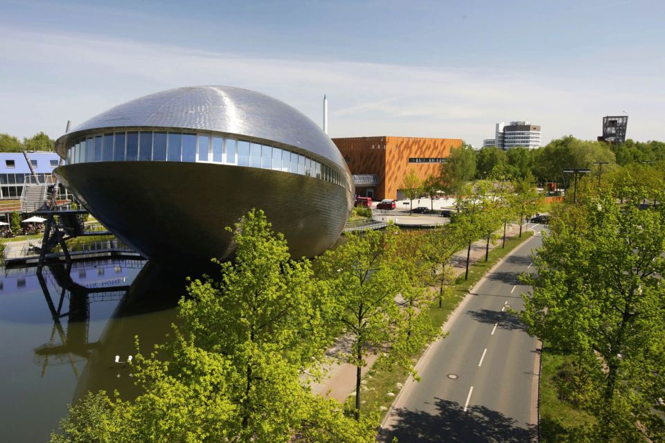 Bremen: Universum Science Center Entrance Ticket - Accessibility and Amenities