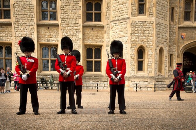 Buckingham Palace & Changing of the Guard Experience - Inclusions and Exclusions