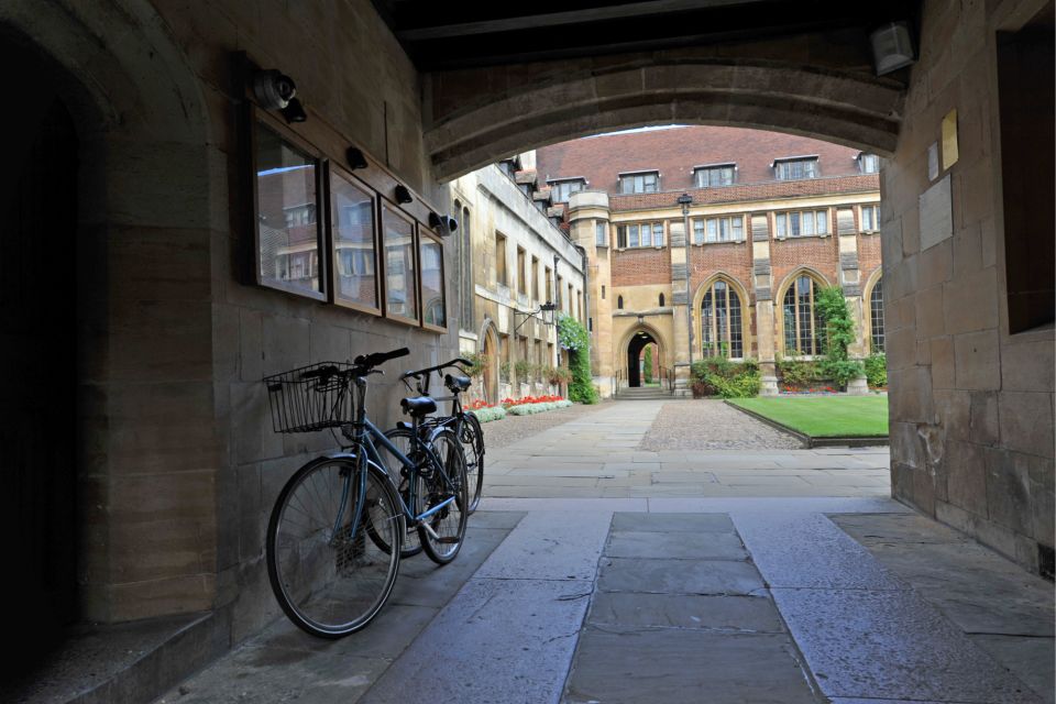 Cambridge: Self-Guided Highlights Scavenger Hunt and Tour - Solving Location-Based Riddles