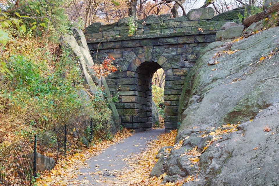 Central Park NYC: First Discovery Walk and Reading Tour - Strolling Through the Shakespeare Garden