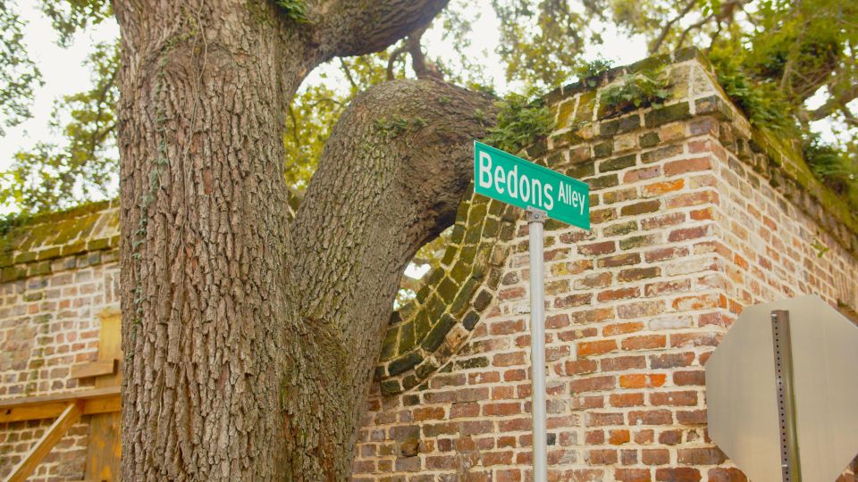 Charleston: Hidden Alleyways Walking Tour With Museum Ticket - Meeting Point