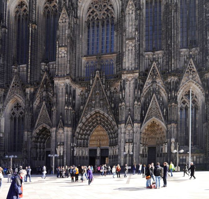 Cologne: Smartphone Scavenger Hunt Sightseeing Tour - Customer Feedback