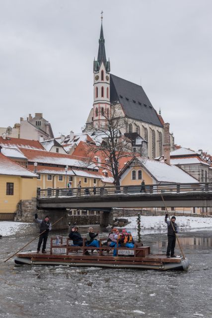 Czech Krumlov: Advent Wooden Raft River Cruise - Complimentary Drink