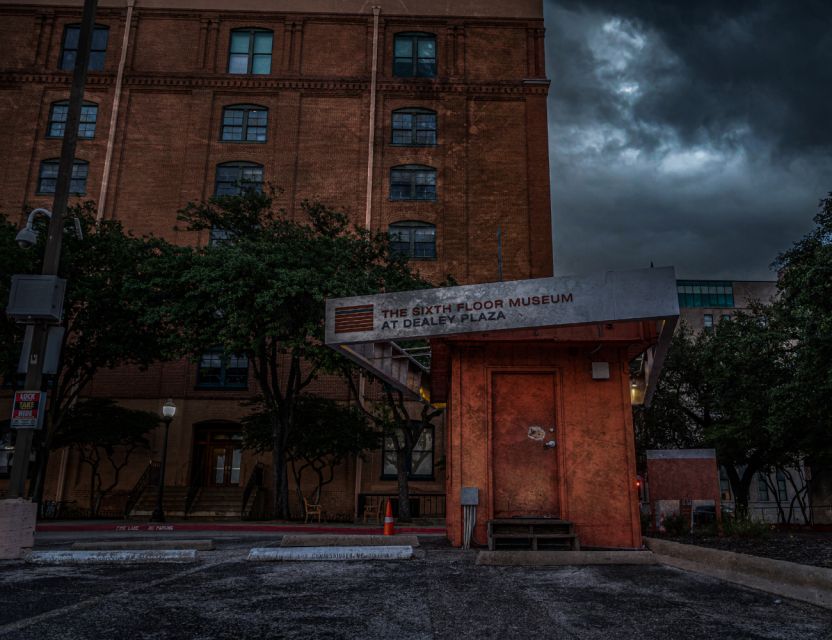 Dallas: Historic West End Ghost Walking Tour - Tour Guide Expertise