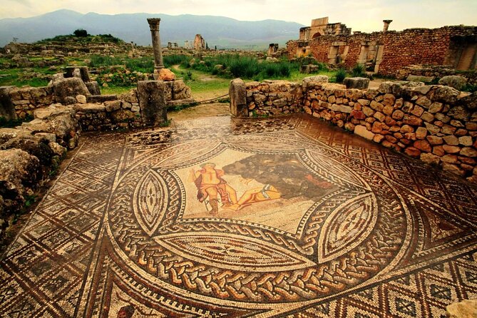 Day Trip to Volubilis - Moulay Idriss & Meknes From Fes - Exploring Volubilis