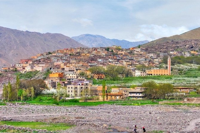 Day Trip:Berber Villages and 4 Valleys Atlas Mountains &Waterfu L& Camel Ride - Group Size and Logistics