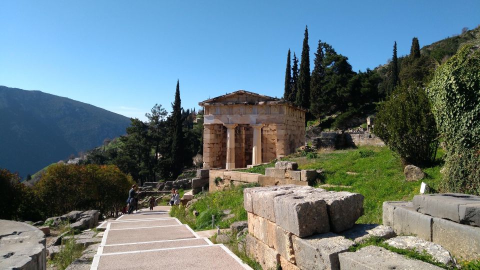 Delphi & Meteora 2-Day Private Tour With Great Lunch&Drinks - Tour Features