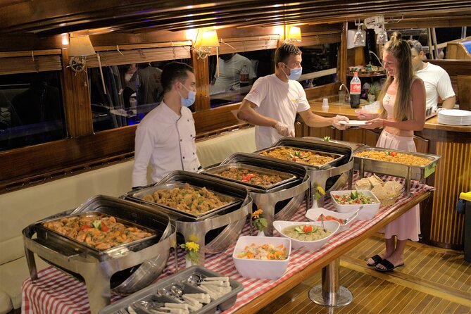 Dinner Cruise With Oriental Show & Seafood Buffet From Sharm El Sheikh - Capacity and Accessibility