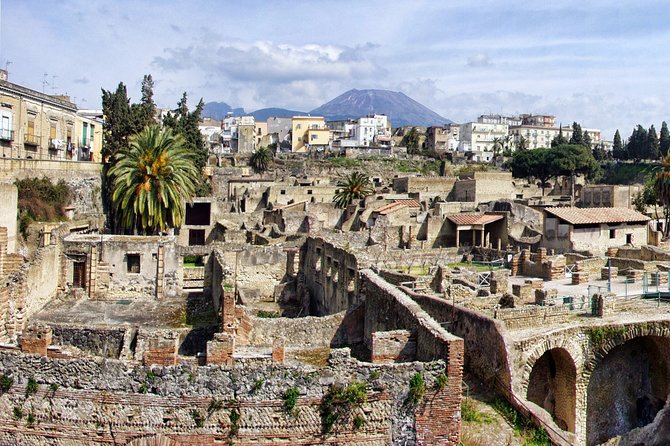 DISCOVERING POMPEII and HERCULANEUM - VIP Tour With Lunch - Exploring Herculaneum