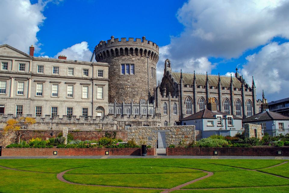 Dublin: Fast-Track Book of Kells Ticket & Dublin Castle Tour - Book of Kells