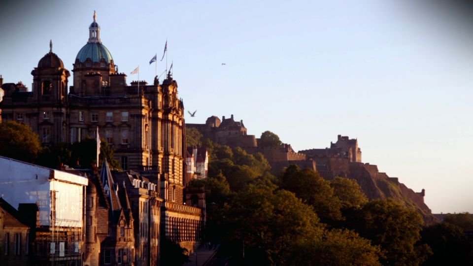 Edinburgh: 3-Hour Historical Walking Tour in English - Trekking to the Mound