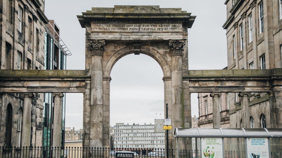 Edinburgh: New Town Self Guided Walk With Treasure Hunt - Unlocking the Hidden Trail