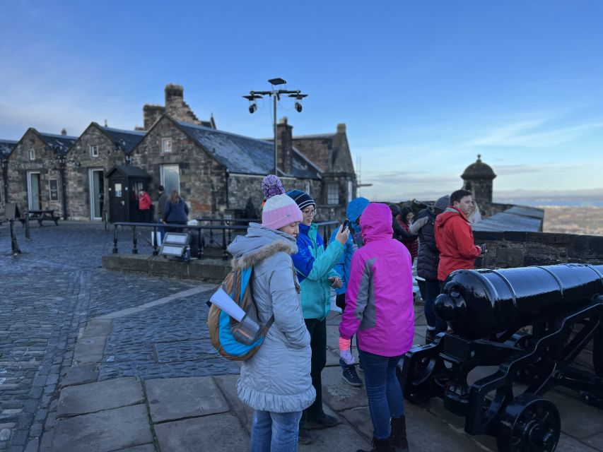 Edinburgh: Private Guided Tour of the Edinburgh Castle - Scottish National War Memorial