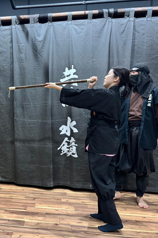 Elite Ninja Immersive Experience Review - Throwing Shuriken and Handling Short Sword