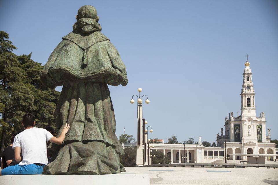 Fatima, Nazaré and Óbidos Full-Day Tour - Batalha Monastery Exploration