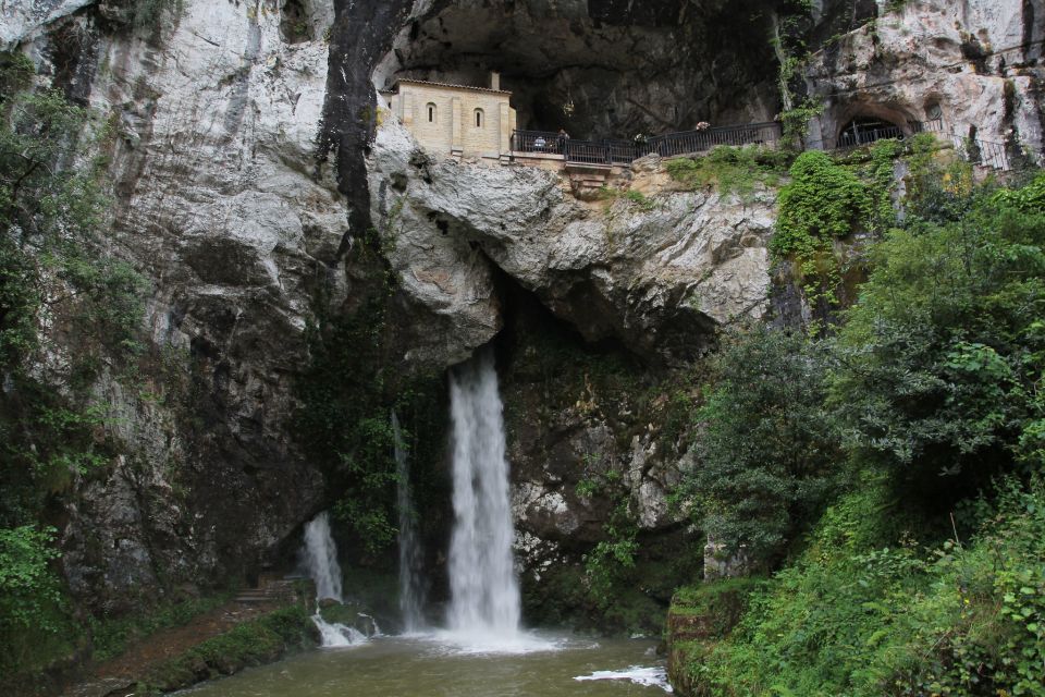 From Oviedo: Covadonga Lakes Day Tour With Guided Hike - What to Bring