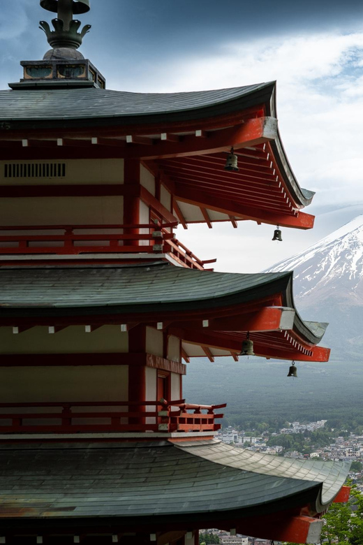 Fuji Sightseeing Tour (With English/Japanese Speaking Guide) - Oshino Hakkai