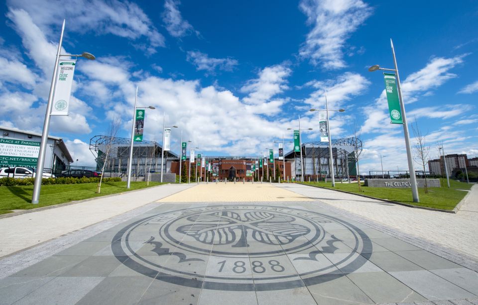 Glasgow: Celtic Park Stadium Tour and Dining Experience - Meeting Point and Accessibility