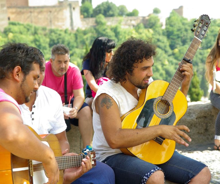 Granada: Albaicín, Sacromonte & Museum of Caves Walking Tour - Tour Experience