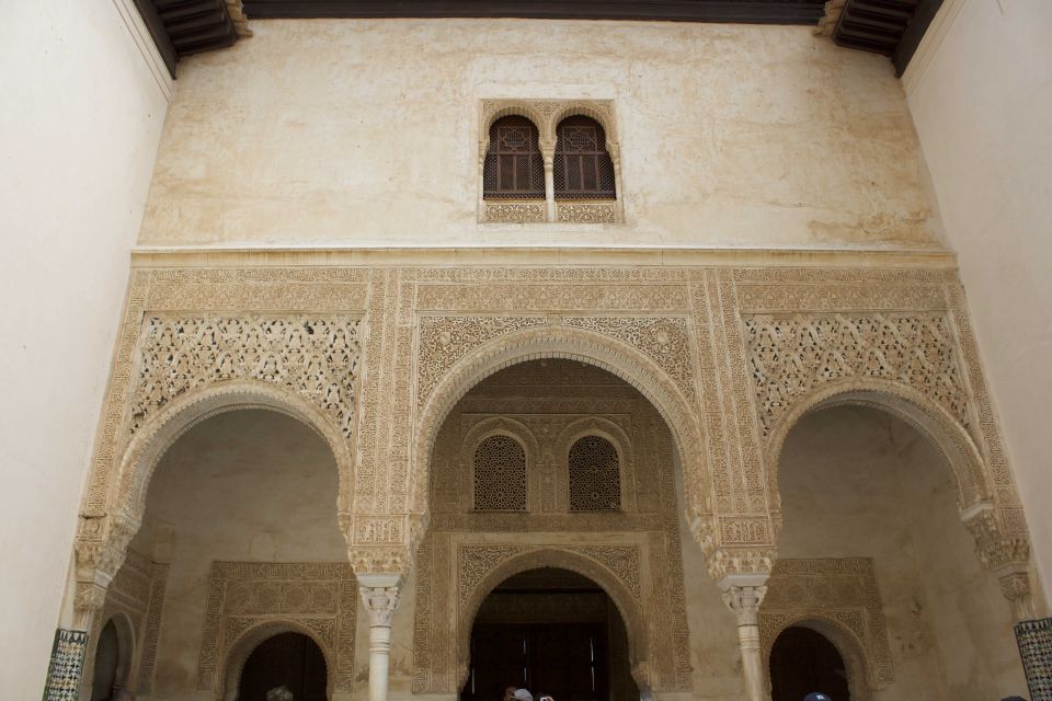 Granada: Alhambra Guided Tour With Nasrid Palaces - Customer Reviews and Ratings