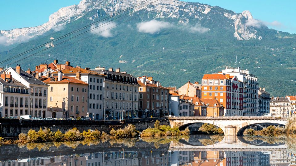 Grenoble: Outdoor Escape Game Robbery In The City - Building Trust With the Professor