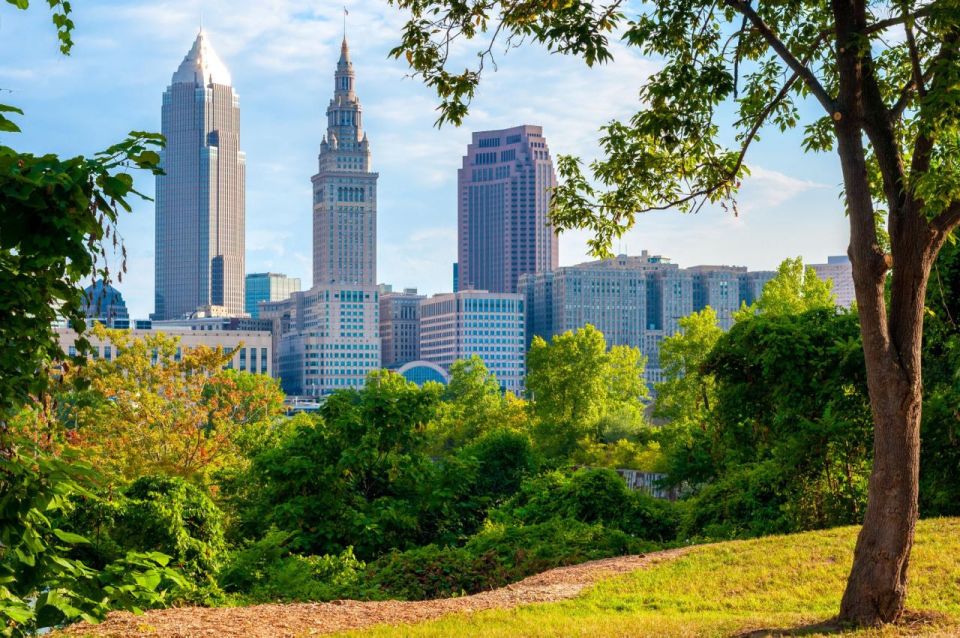 Heritage Walk: Scenic Guided Tour of Cleveland - Soldiers and Sailors Monument