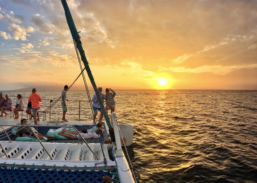 Kaanapali: Sunset Dinner Catamaran Cruise With Drinks - Preparing for the Beach-loading Experience