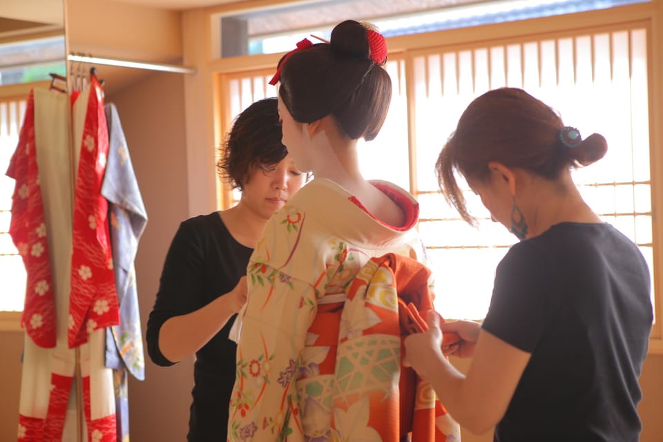 Kyoto Maiko Makeover Experience Review - Outdoor Strolling Experience