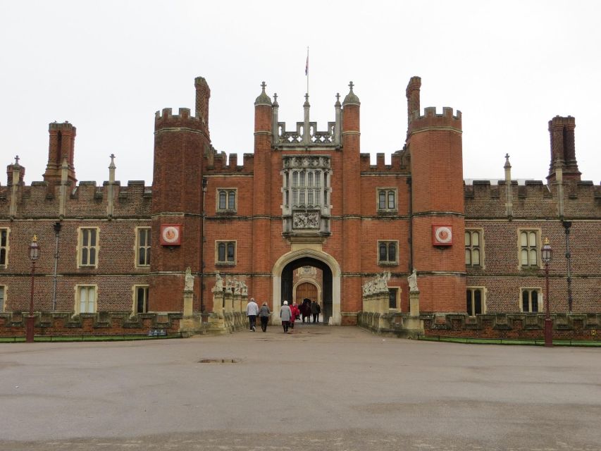 Layover Private Tour of Hampton Court Palace Fast Track Pass - Pickup and Drop-off