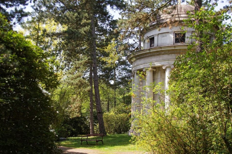 Leipzig: Guided Tour of the Southern Cemetery - Tour Duration and Availability