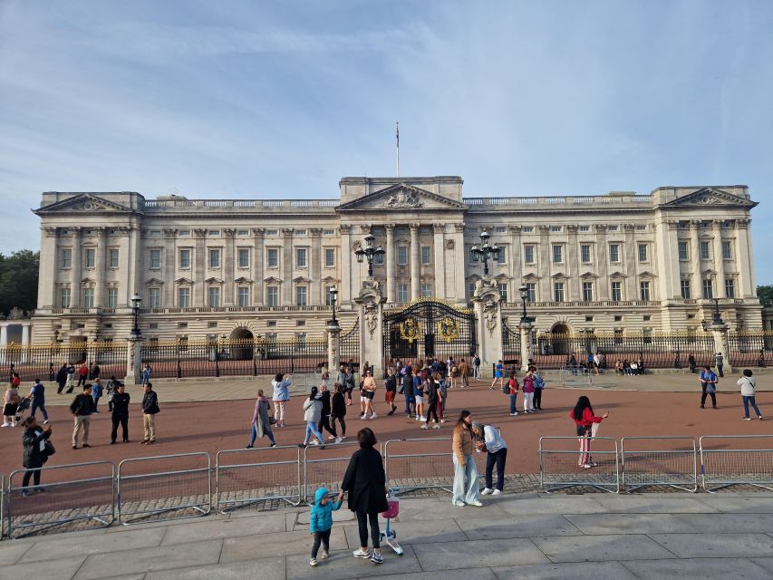 London by Taxi: Highlights Tour in a Real London Black Cab. - Changing of the Guard