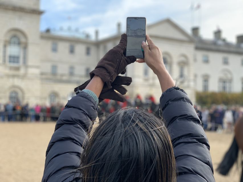 London: Changing of the Guard Private Group or Family Tour - Meeting Point