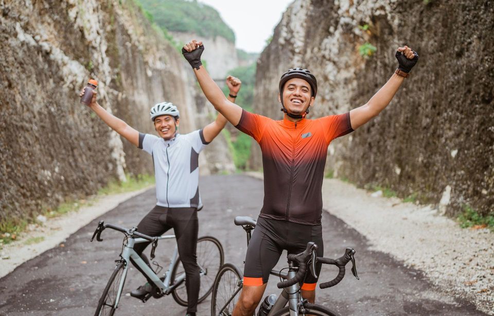 Luberon: Lagnes Bike Adventure - Stunning Views of the Luberon