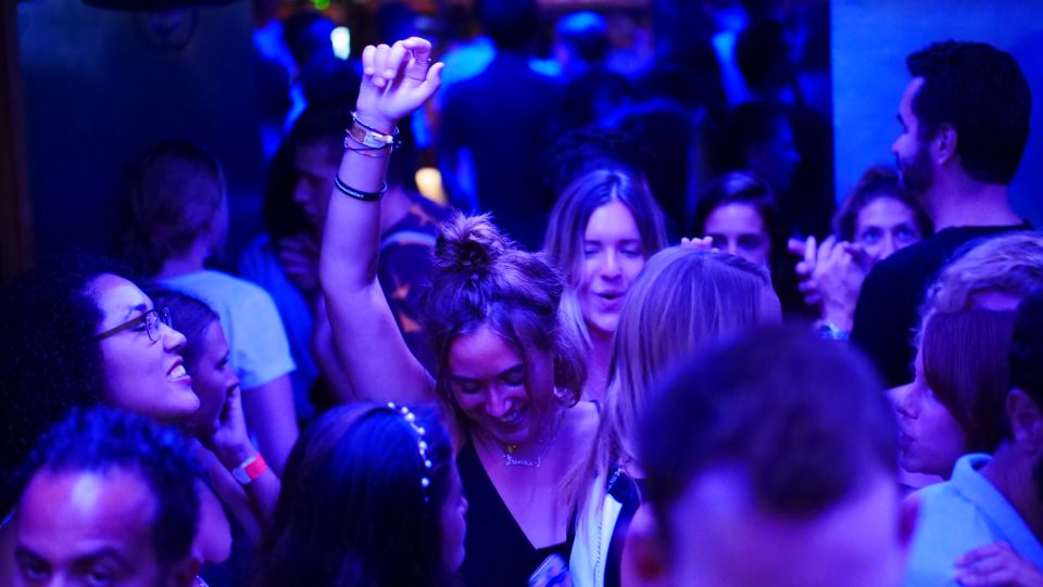 Nice: Riviera Bar Crawl Party With Free Shots and VIP Entry - Meeting Point and Directions