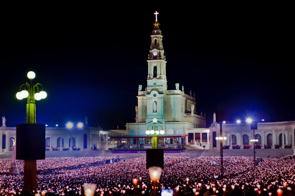 Night Trip to Fátima + Candlelight Procession - Spiritual Experience