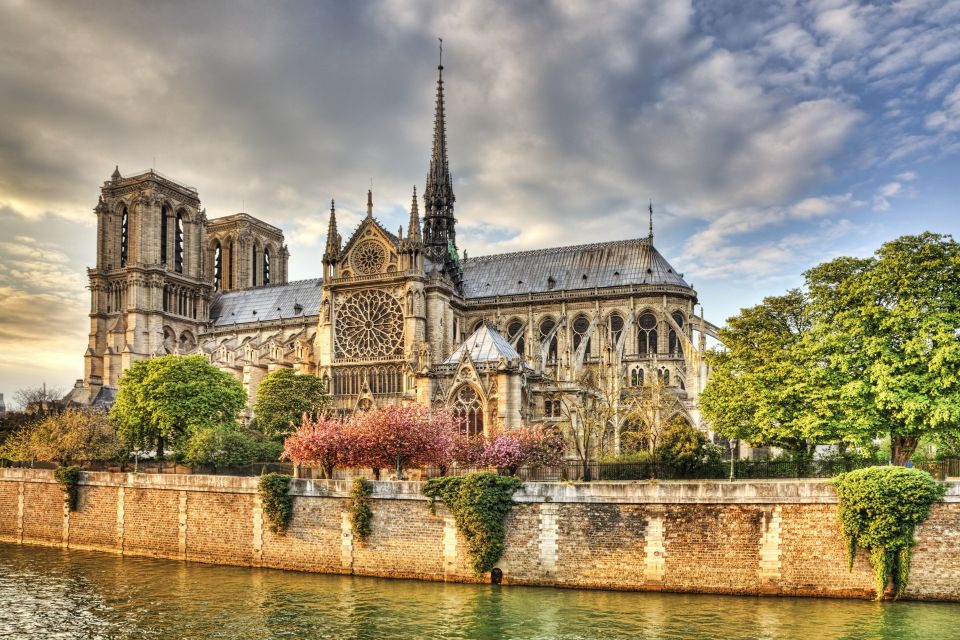 Paris Old Town Highlights Guided Walking Tour - Included in the Tour