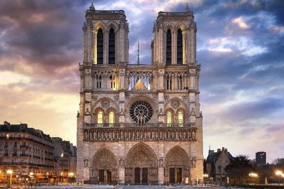 Paris: Seine Riverside Tour - History and Architecture