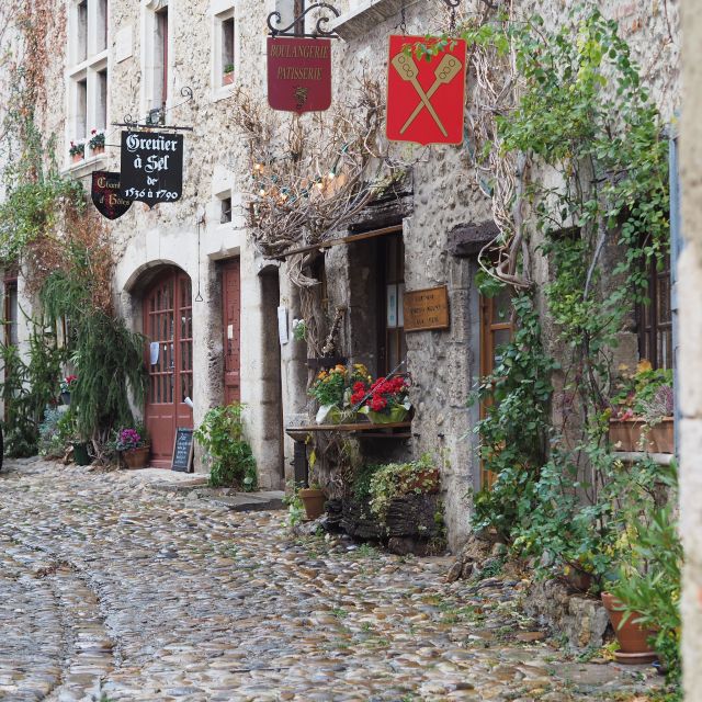 Pérouges: Medieval Village Private Guided Tour - Admiring Medieval Stone Houses