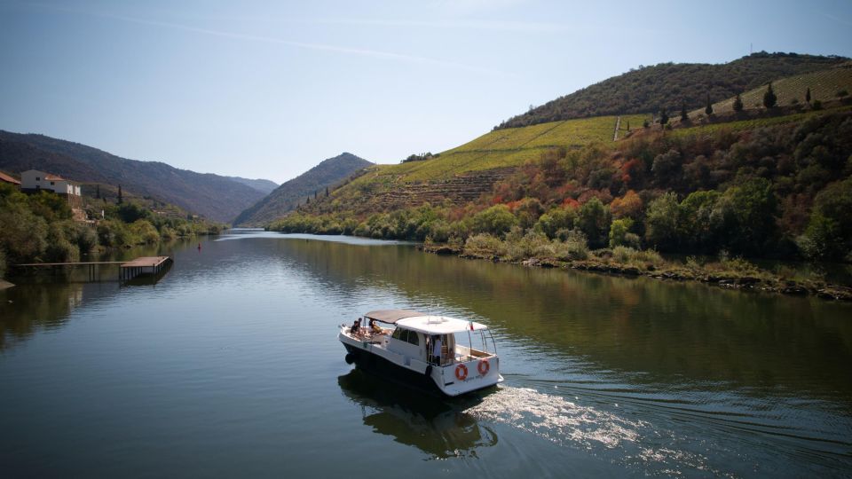 Porto/Douro:4x4 Private Tour With Lunch, Wine Taste and Boat - Lunch and Wine Tasting