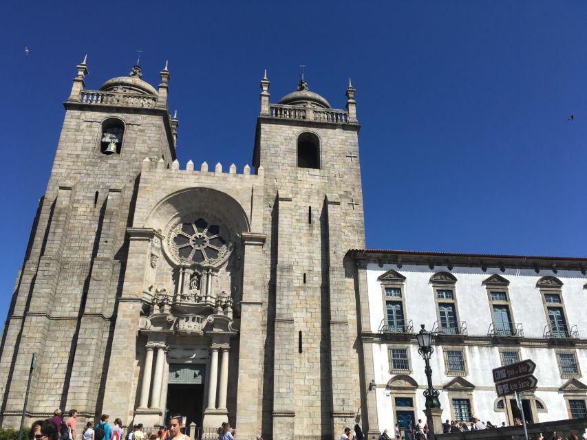 Porto Self-Guided Walking Tour and Scavenger Hunt - Included Features