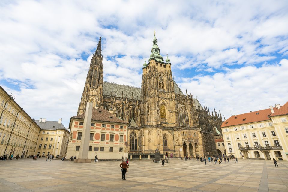 Prague: Castle Tour With Local Guide and Entry Ticket - Key Attractions